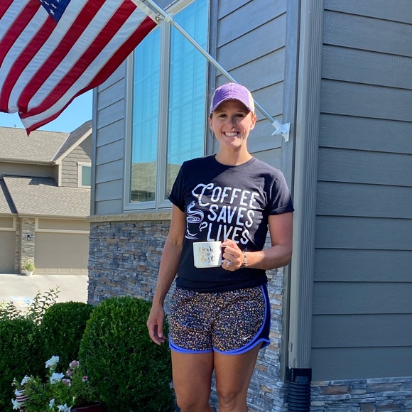 Graphic tee : Coffee Saves Lives - Picture 1 of 2